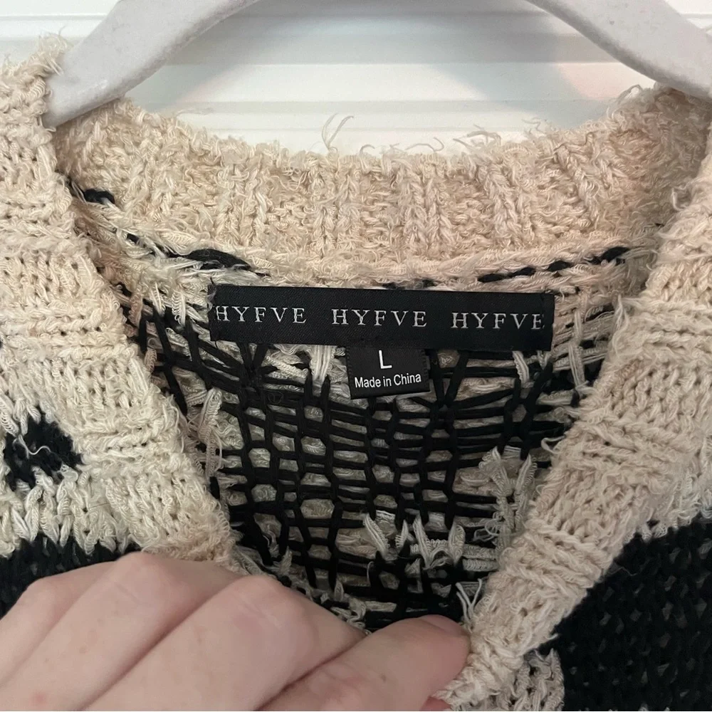 Black and Cream Sweater | L